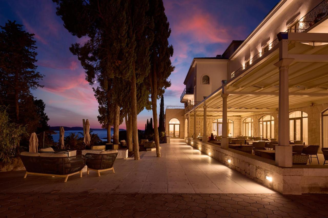Moeesy, Blue & Oasis Hotel