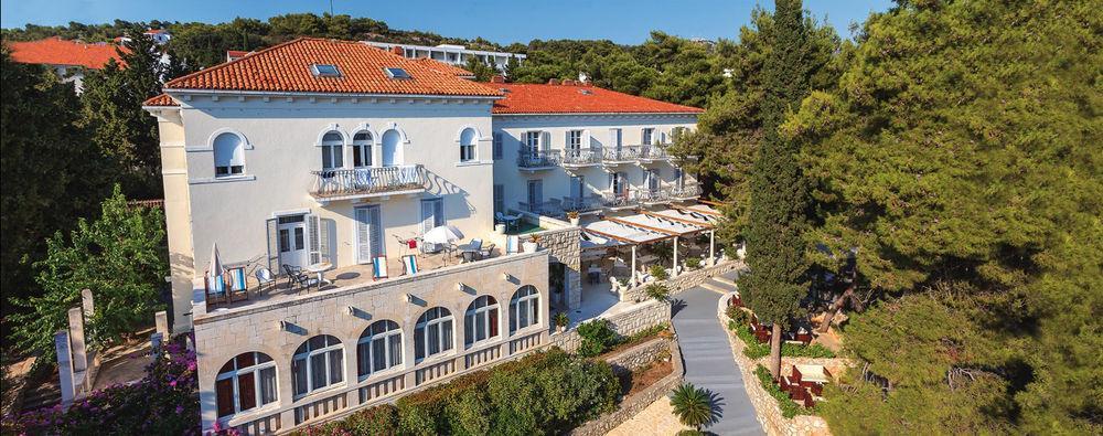 Moeesy, Blue & Oasis Hotel